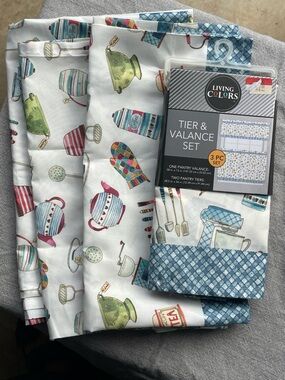 2 3 piece Tier & Valance Set - Multicolor Kitchen Pattern